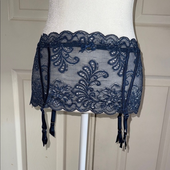 Le Mystere Blue Lace Garter - Picture 1 of 4